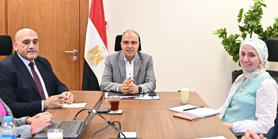 وزير الرى يبحث إجراءات إعداد دراسة لتقييم معدلات الملوحة بشبكة المصارف الزراعية