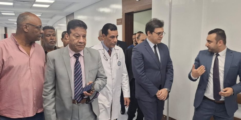 وزير الثقافة يزور طلاب أسوان المصابين بحادث طريق إسنا لتوفير الدعم الكامل لهم