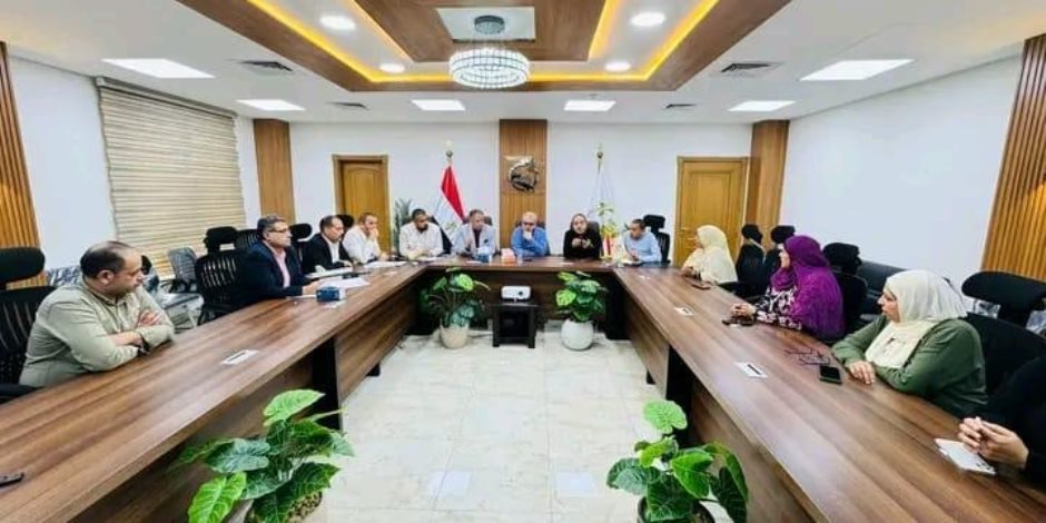 مسئولو "الإسكان" يتابعون ملف التقنين ومعدلات التنفيذ بالأراضي المضافة بالعبور الجديدة