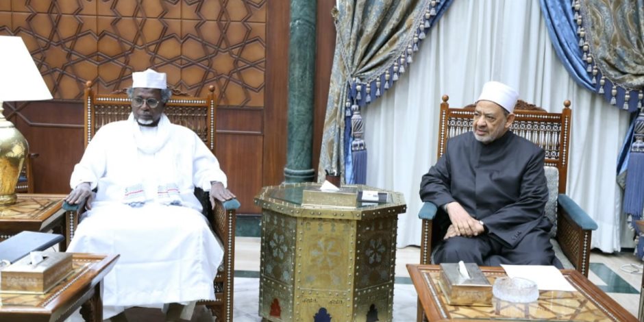 شيخ الأزهر يستقبل وزير التعليم العالي التشادي ويناقشان تعزيز التعاون الدعوي والعلمي 