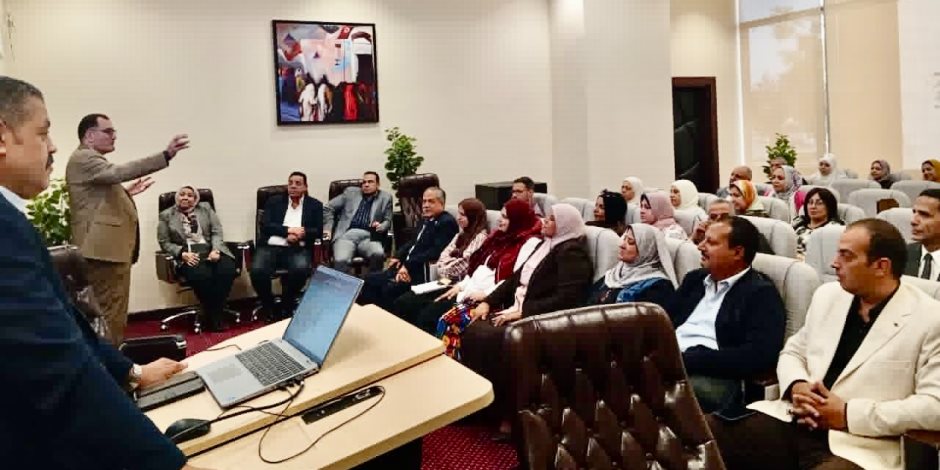 وزير الإسكان يؤكد على أهمية التواصل مع ممثلى الشعب ونوابه