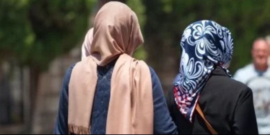 800 يورو غرامة.. النمسا تعتزم حظر الحجاب على الفتيات دون 14 عاما بالمدارس ابتداءً من 2026