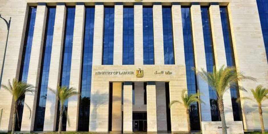 وزارة العمل تدعو المصريين في لبنان للاستفادة من مهلة تسوية أوضاع الإقامة والعمل