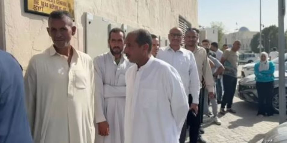 توافد المصريين بجدة على صناديق الاقتراع في انتخابات النواب (صور)