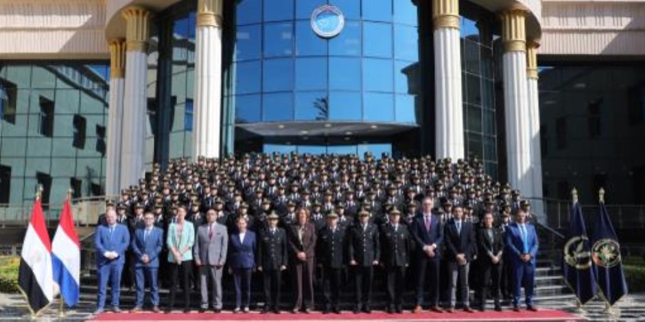 أكاديمية الشرطة تنظم دورة تدريبية لطالبات كلية الشرطة للتدريب على كشف الوثائق المزورة