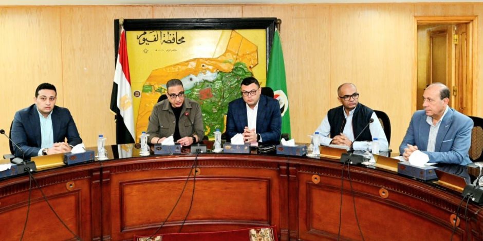 وزير الإسكان ومحافظ الفيوم يتابعان الموقف التنفيذي مشروعات "حياة كريمة" ومنظومة مياه الشرب والصرف