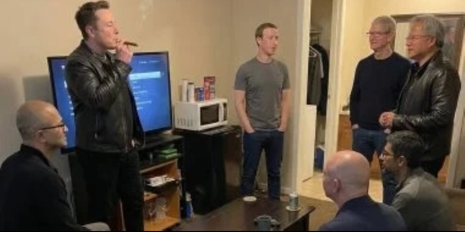 جمعت أقوي قادة التكنولوجيا .. تعرف علي حقيقة صورة ماسك وزوكربيرج وجيف بيزوس داخل شقة