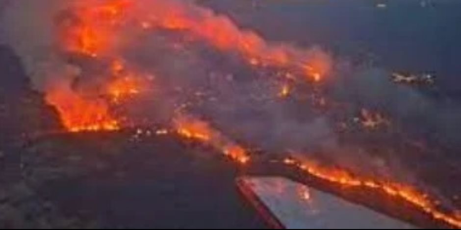 حريق هائل فى مدينة حيفا وفرق الإطفاء الإسرائيلية تحاول السيطرة.. فيديو