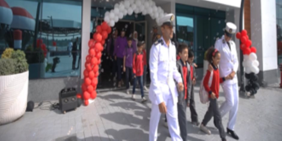 الداخلية تشارك الأطفال الاحتفال بيومهم العالمي بزيارة لقطاع إدارة النجدة النهرية 