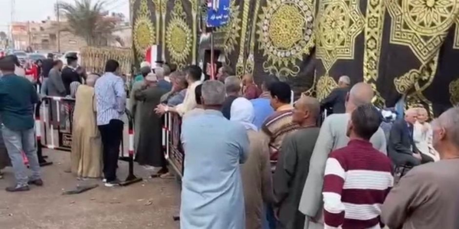 توافد الناخبين على لجان التصويت بمركز قلين بكفر الشيخ