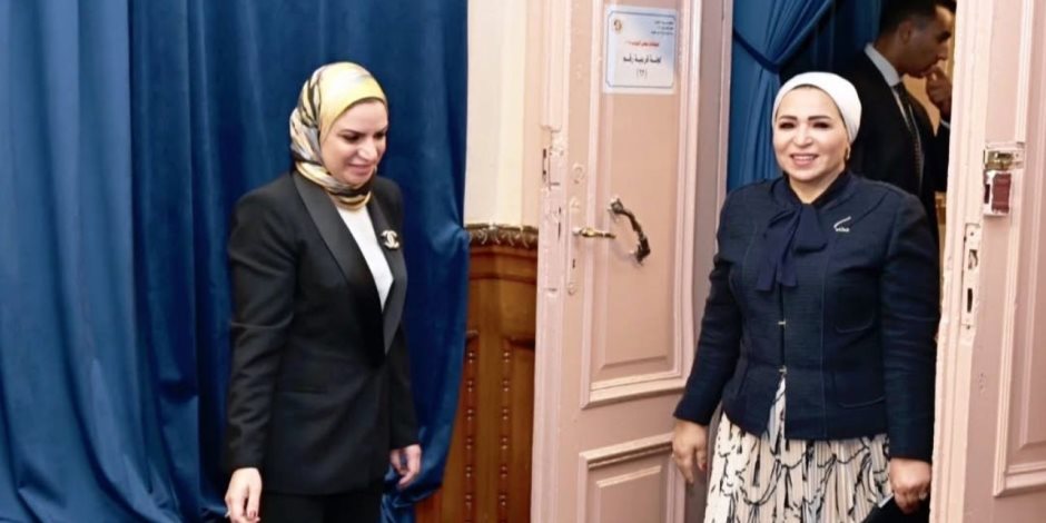 السيدة انتصار السيسى تدلى بصوتها فى انتخابات مجلس النواب