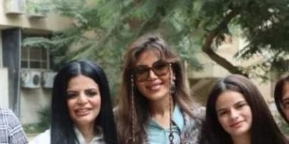 ريهام حجاج تدلي بصوتها فى انتخابات مجلس النواب