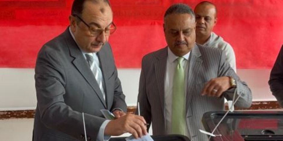 وزير قطاع الأعمال العام يدلي بصوته في انتخابات مجلس النواب 2025