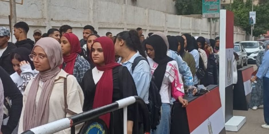 انتخابات النواب 2025.. طابور من الشباب والفتيات في لجنة مدرسة عباس العقاد للتصويت