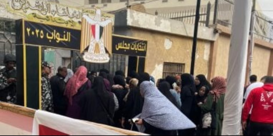 فى انتخابات النواب.. السيدات تتصدر المشهد أمام لجان حدائق حلوان والمعصرة .. صور