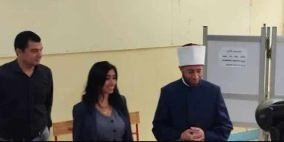 لجنة بالتجمع الخامس .. وزير الأوقاف يدلى بصوته فى الانتخابات البرلمانية 