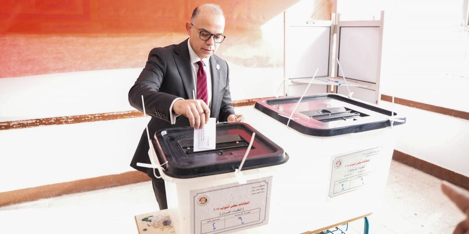  رئيس هيئة الرقابة المالية يدلي بصوته في انتخابات مجلس النواب 2025