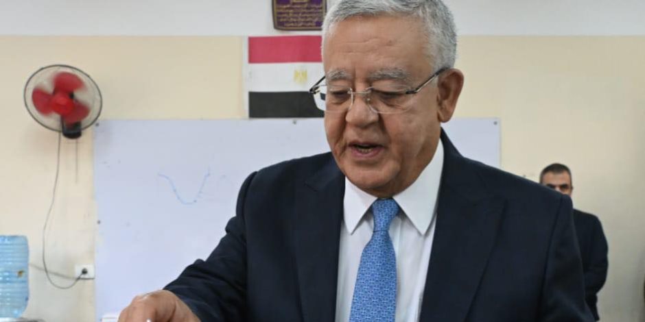 المستشار الدكتور حنفي جبالي يدلي بصوته في انتخابات مجلس النواب ويؤكد: المشاركة واجب وطني