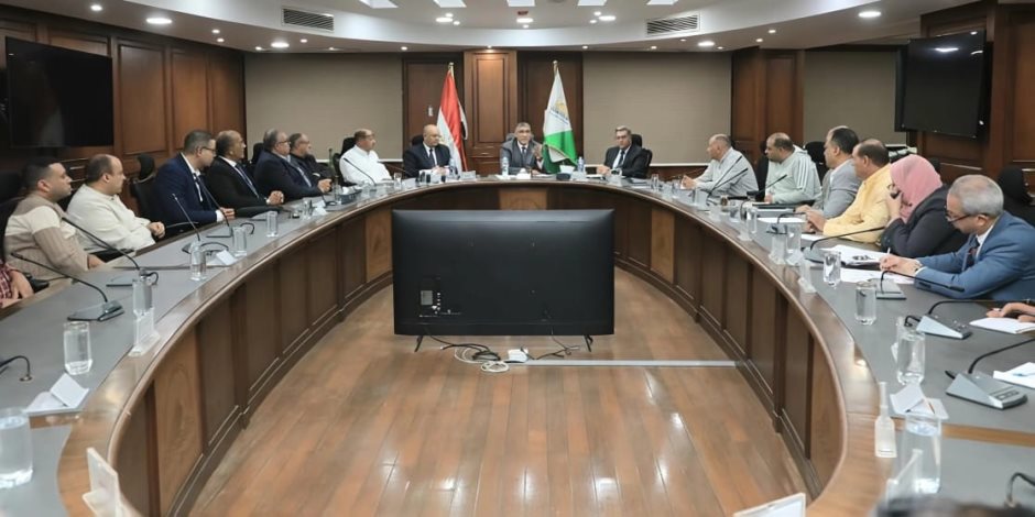 محافظ الجيزة يتابع جهود منظومة النقل الحضاري لاستبدال وإحلال «التوك توك»