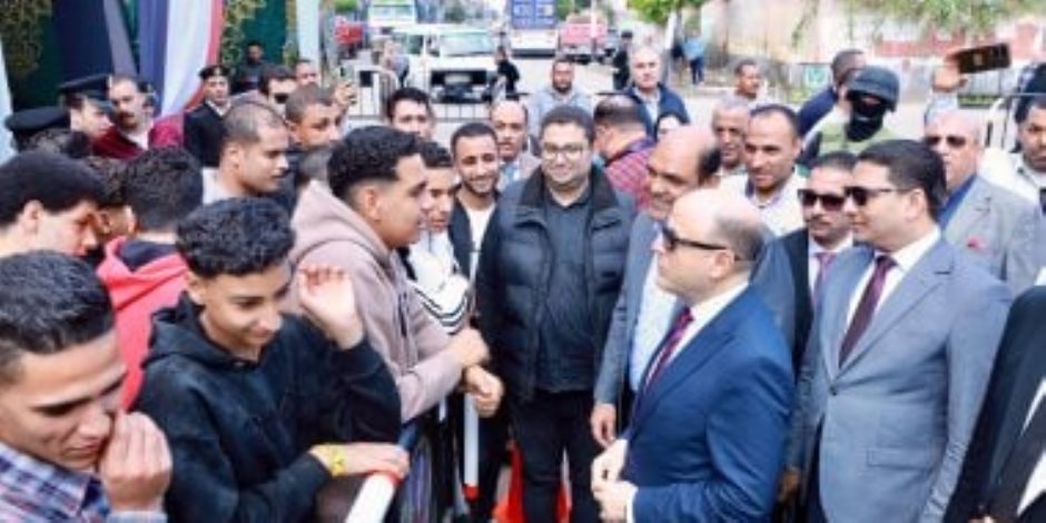 محافظ كفر الشيخ يتفقد عدداً من اللجان الانتخابية بالدائرة الرابعة بدسوق