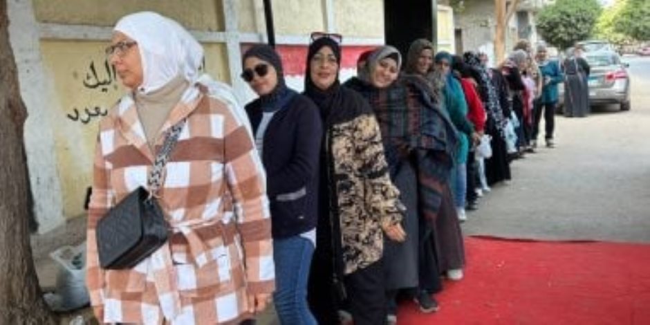 تزايد الناخبين بلجنة جيهان السادات بالمنيل للإدلاء بأصواتهم بانتخابات النواب