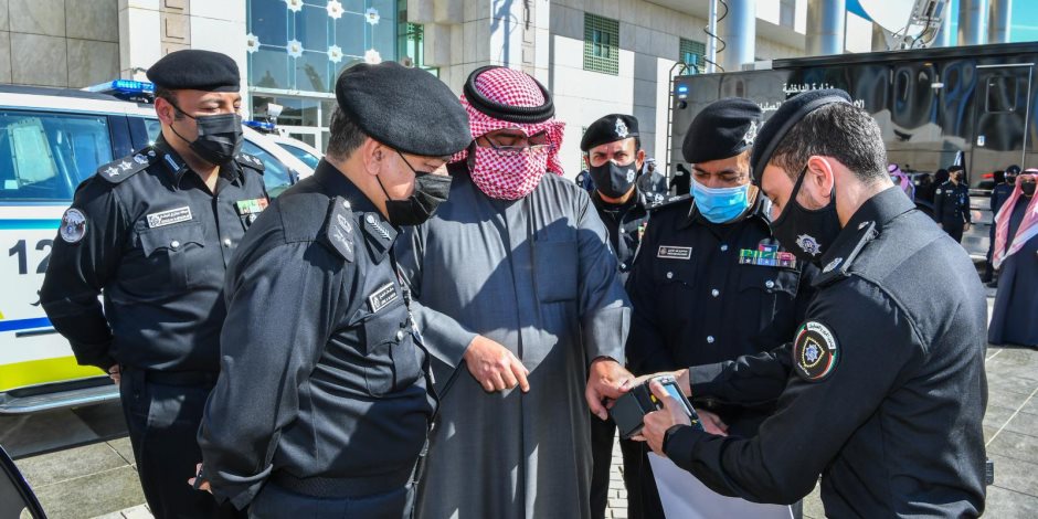 الداخلية الكويتية تضبط مواطنًا بتهم الانتماء لجماعة محظورة وصناعة المتفجرات وتجنيد الاطفال عبر مواقع التواصل الإجتماعى 