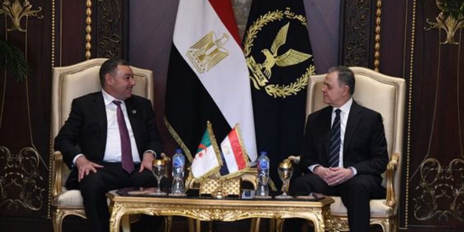 محمود توفيق يبحث مع وزير الداخلية الجزائري تعزيز التعاون في مكافحة الإرهاب والجريمة السيبراني (صور)