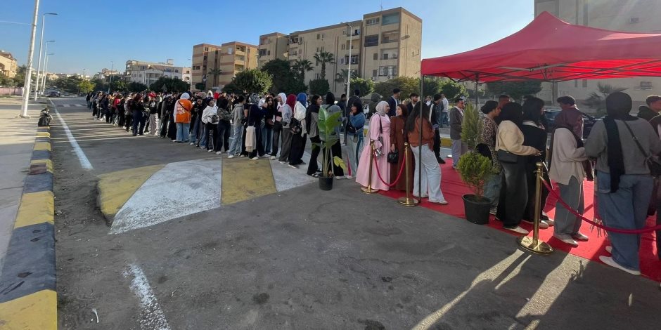 حشود أمام اللجان.. إقبال لافت من مختلف الفئات بالتجمع الخامس في ثاني أيام انتخابات النواب