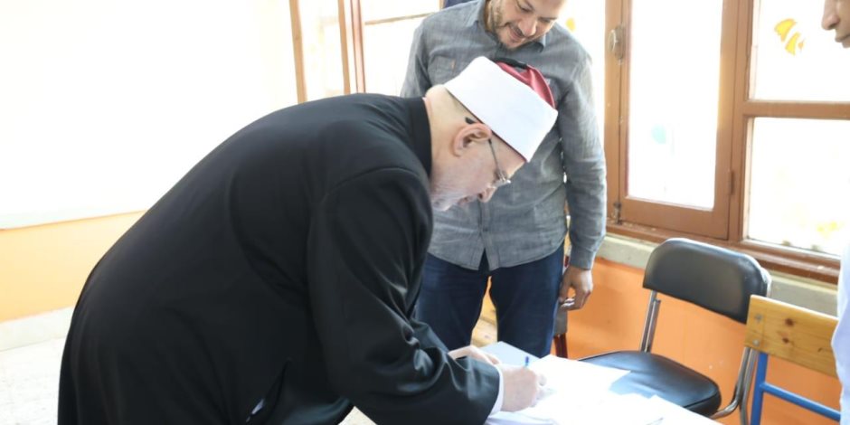 وكيل الأزهر يدلي بصوته في انتخابات مجلس النواب لعام 2025