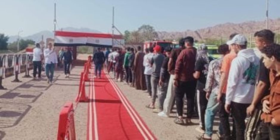 الطوابير كتير والإقبال غفير..التوافد المستمر على لجنة الطبرى بمصر الجديدة