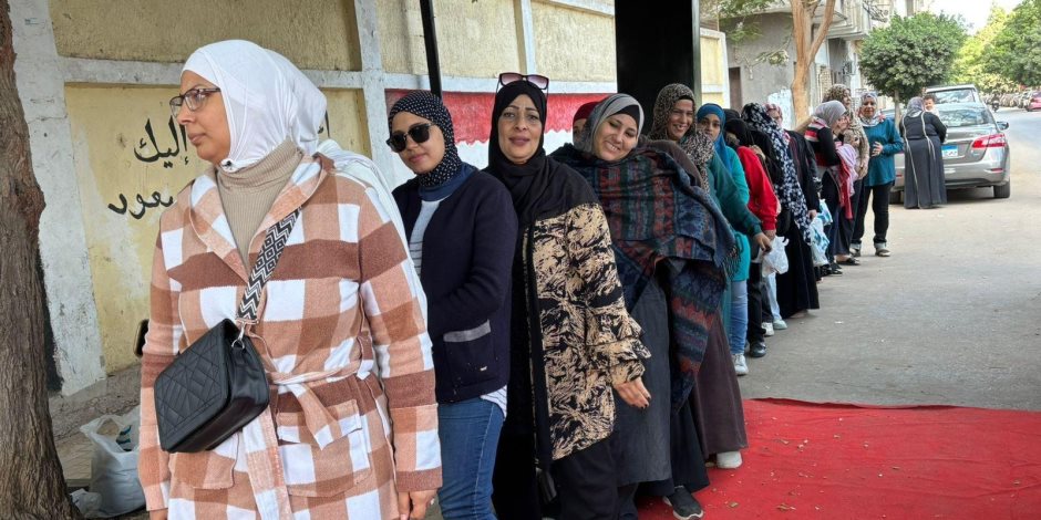إقبال كبير للناخبين بلجان جيهان السادات بالمنيل 