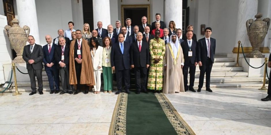 أبو العينين: السلام العادل ضرورة لاستقرار المنطقة