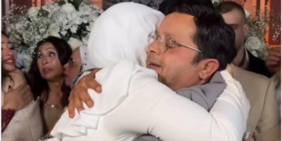 محمد هنيدي.. "أبو العروسة" المحتفظ بروح الشباب