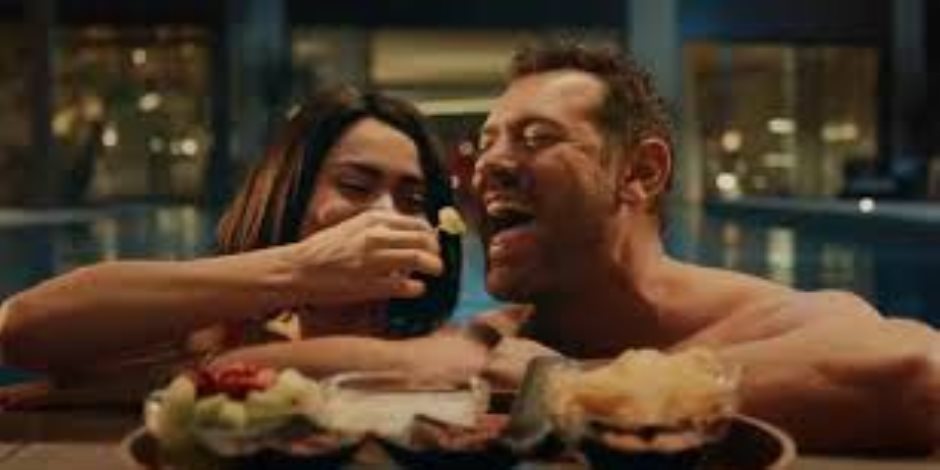 القصة الكاملة لاعتذار عمرو يوسف عن الألفاظ الجريئة