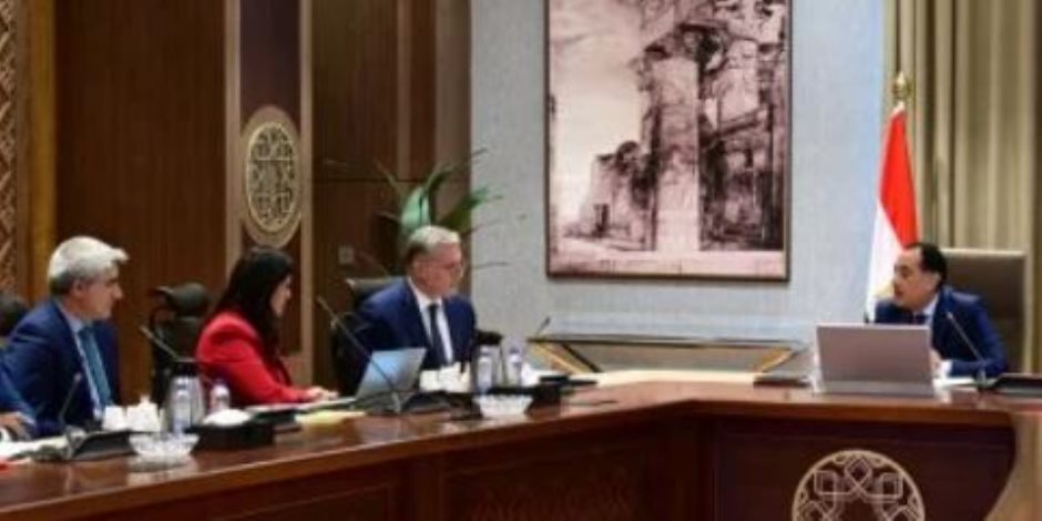 رئيس الوزراء يلتقى مسئولى شركة أنجلوجولد أشانتي المشغلة لمنجم السكري