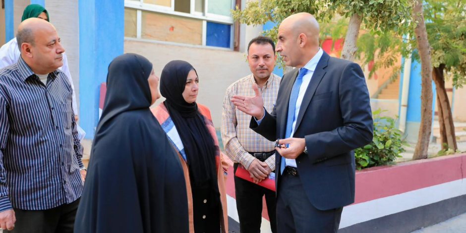 خلال زيارة مفاجئة لعدد من مدارس دمياط .. وزير التعليم يشدد على تطبيق لائحة الانضباط المدرسى بمنتهى الحزم