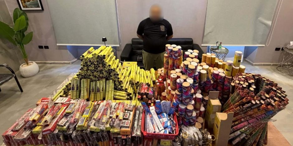 ضبط شخص فى الإسكندرية بحوزته 500 ألف قطعة ألعاب نارية بقصد الإتجار