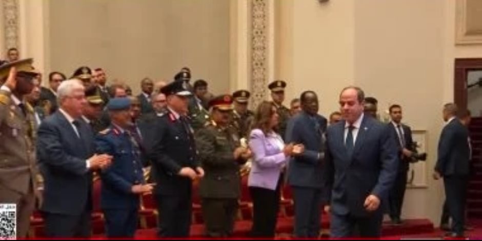 الرئيس السيسى يفتتح المعرض الدولى للصناعات الدفاعية إيديكس 2025.. بث مباشر