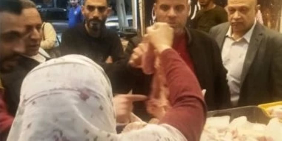 الزراعة تغلق محلا غير مرخص بالجيزة بسبب دواجن غير صالحة