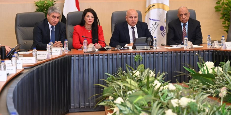 وزير الصناعة والنقل يترأس الاجتماع الخامس والثلاثين للمجموعة الوزارية للتنمية الصناعية 