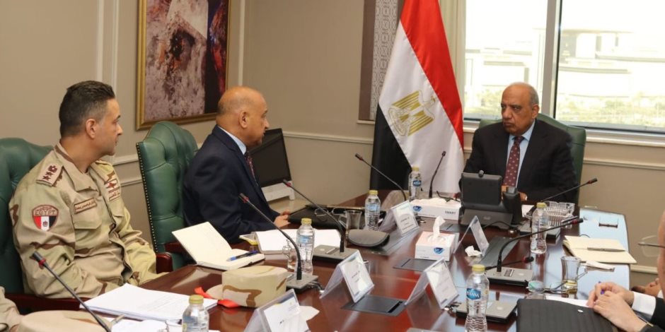 وزير الكهرباء يجتمع برؤساء الشركة المصرية للتعدين والجهاز التنفيذي للإشراف على مشروعات المحطات النووية