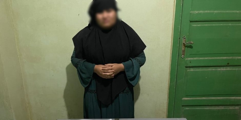 ضبط سيدة بقنا بحوزتها بطاقات شخصية ومبالغ مالية لحشد أصوات انتخابية