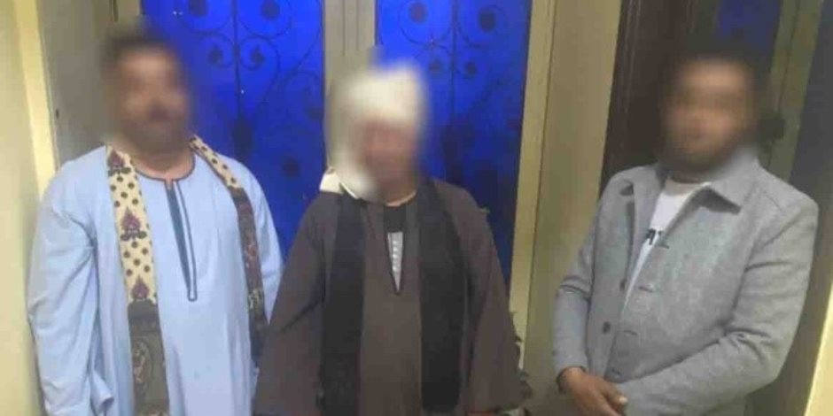 بعد بلاغ من وكيل مرشح.. أمن سوهاج يضبط 3 يوجهون الناخبين للتصويت لصالح مرشحان بمقر انتخابى 