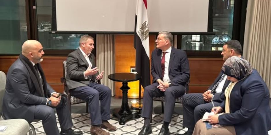 وزير البترول والثروة المعدنية يستعرض إصلاحات قطاع التعدين ويبحث شراكات استثمارية جديدة