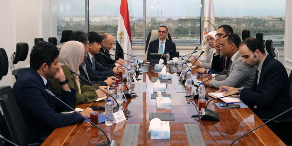 وزير الاستثمار يلتقى رئيس مجلس ادارة شركة إل جي مصر لاستعراض خطط الشركة التوسعية 