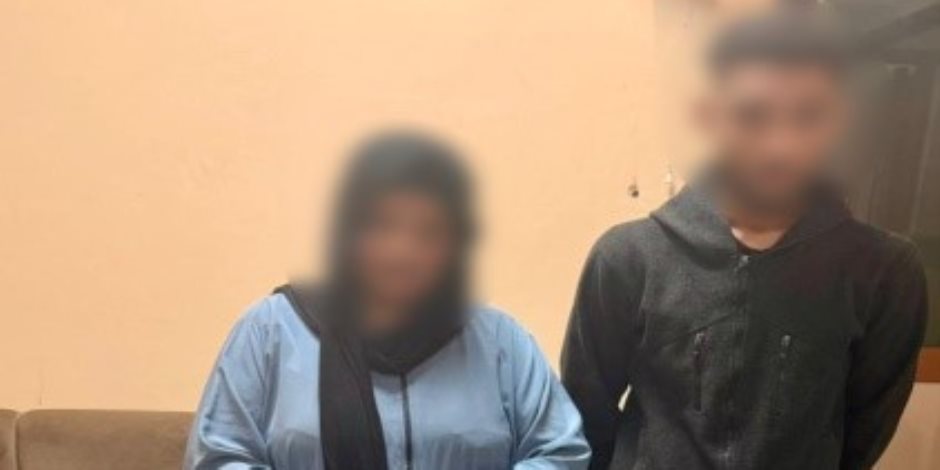 ضبط سيدة ونجلها فى نقادة بقنا يجمعان بطاقات الناخبين ويوزعان دعاية إنتخابية لمرشح