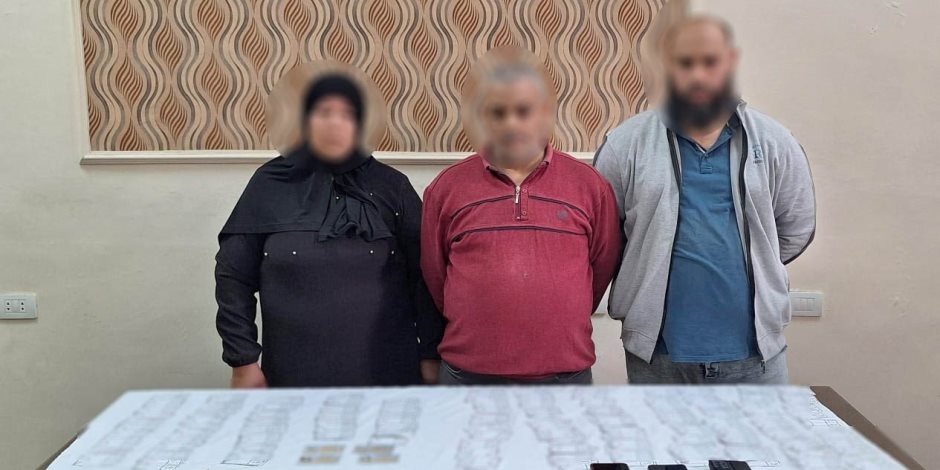 القبض على شخصان وسيدة يوزعون كروت دعاية لمرشح بمحيط الدائرة الانتخابية فى إيتاى البارود