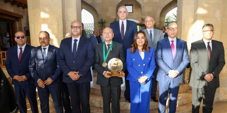 جوائز التميز الحكومي العربى.. محافظ القاهرة أفضل محافظ عربي.. ومشروع مدينة الأسمرات يفوز بجائزة أفضل مبادرة عربية