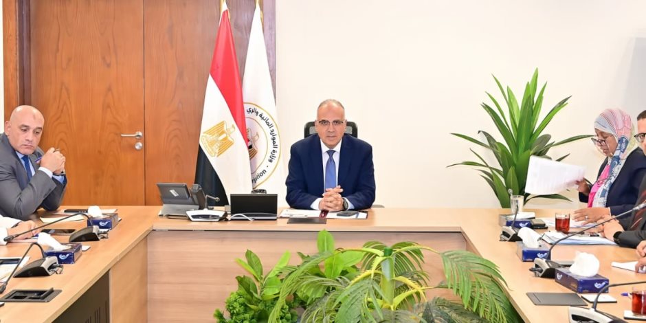 وزير الرى يكلف بإعداد مقترحات للإسراع من إجراءات صرف تعويضات نزع الملكية