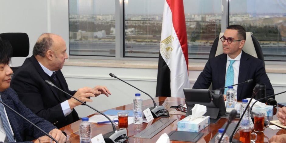  وزير الاستثمار يلتقي رئيس مجلس إدارة شركة إل جي - مصر لاستعراض مشروعات الشركة 